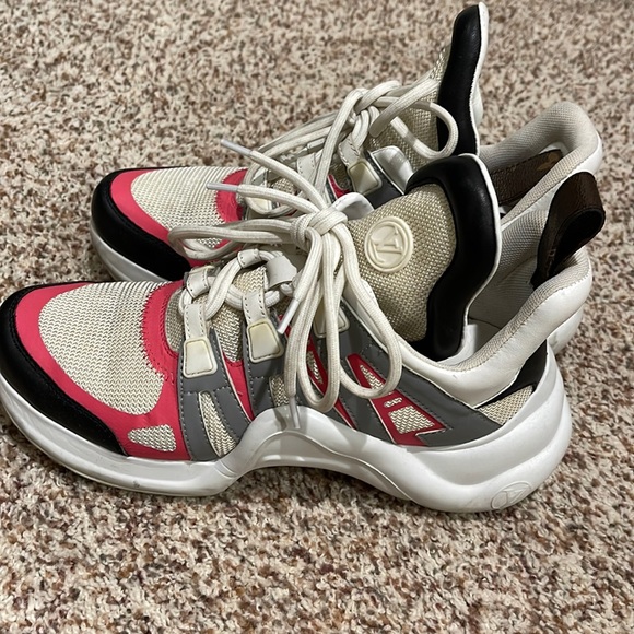 Louis Vuitton sneakers - Picture 1 of 8